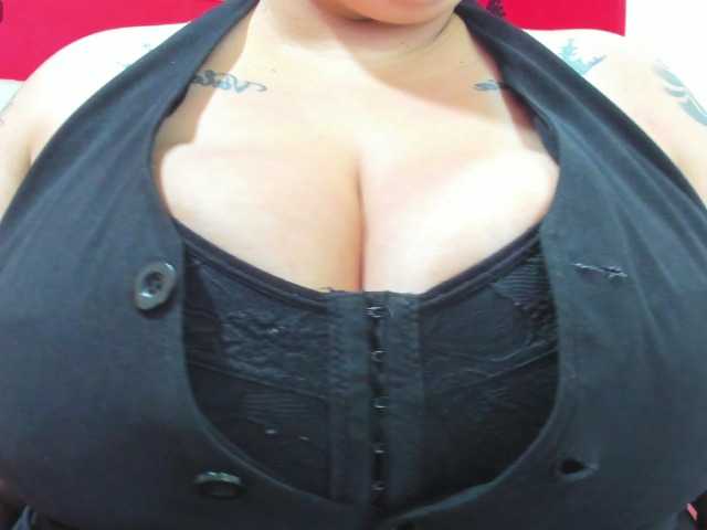 le modèle GabiBigBoobs est en webcam porno dans un show sur le site bongacams, il possède les tags suivants: Latino/Hispanic,Brunette,Shaved