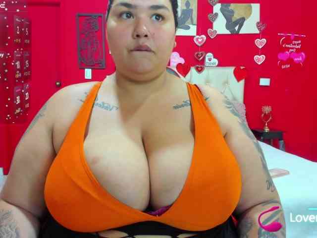 GabiBigBoobs webcam