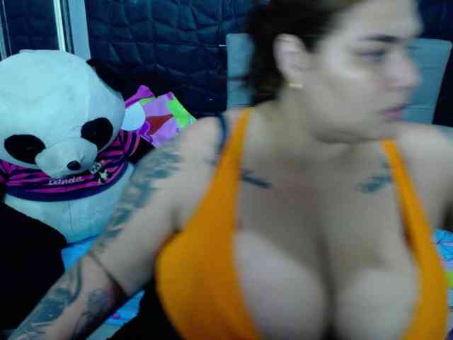 GabiBigBoobs webcam