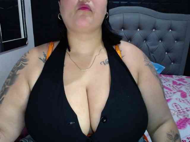GabiBigBoobs webcam