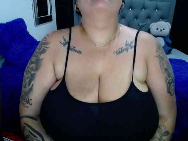 GabiBigBoobs webcam