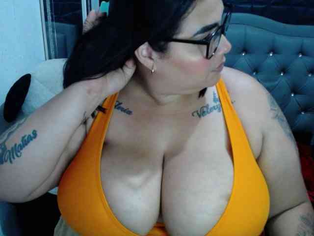 GabiBigBoobs webcam