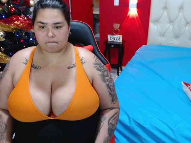 GabiBigBoobs webcam