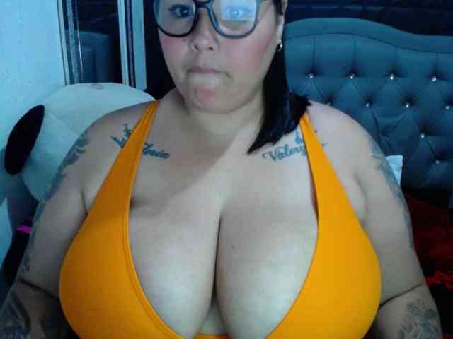 GabiBigBoobs webcam
