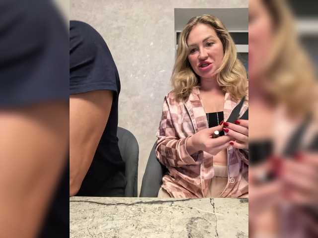 MOLLY-7's BongaCams show and profile