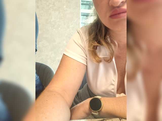 MOLLY-7's BongaCams show and profile