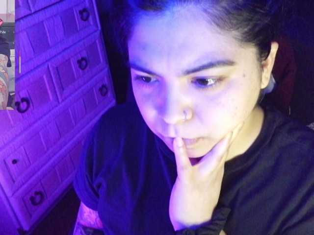 Kimmiakiss22 live cam profile