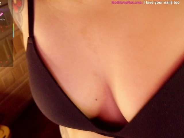 Kimmiakiss22's BongaCams show and profile