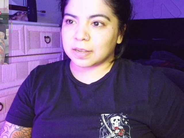 le modèle Kimmiakiss22 est en webcam porno dans un show sur le site bongacams, il possède les tags suivants: Latino/Hispanic,Brunette,Shaved