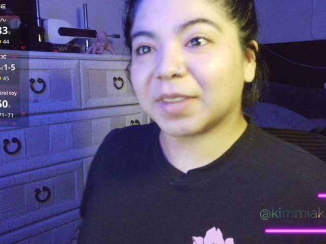 Kimmiakiss22's BongaCams show and profile