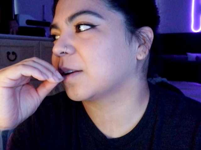 Kimmiakiss22's BongaCams show and profile