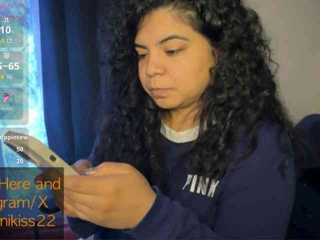 Kimmiakiss22 webcam