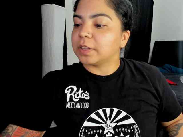 Kimmiakiss22 webcam
