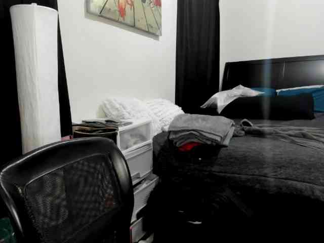 Kimmiakiss22 webcam