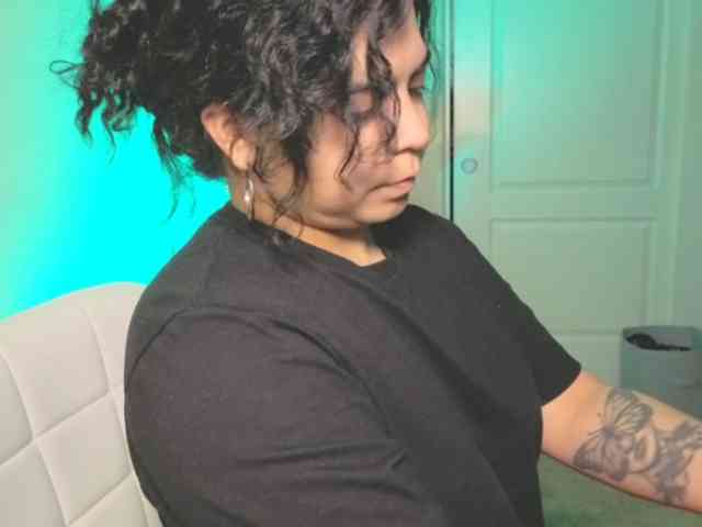 Kimmiakiss22 webcam