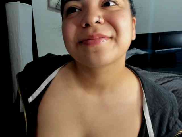Kimmiakiss22 webcam