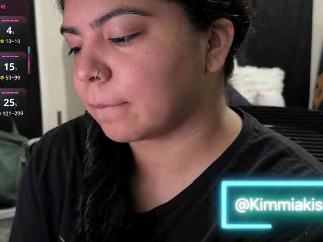 Kimmiakiss22 webcam