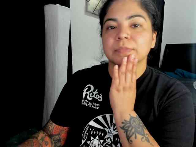 Kimmiakiss22 webcam