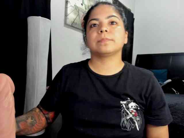 Kimmiakiss22 webcam