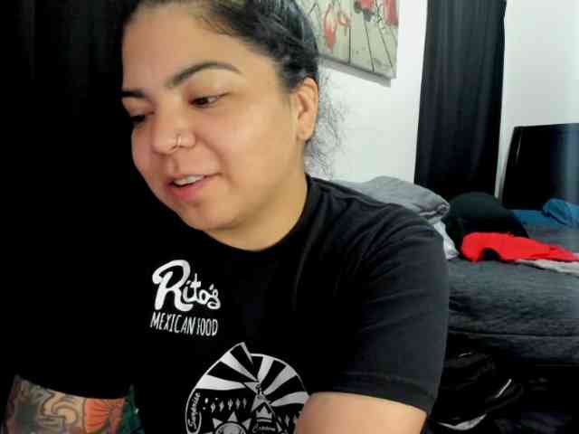 Kimmiakiss22 webcam