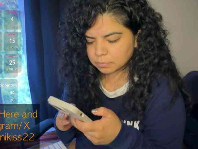 Kimmiakiss22 webcam
