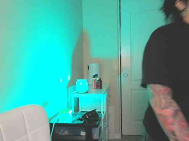 Kimmiakiss22 webcam