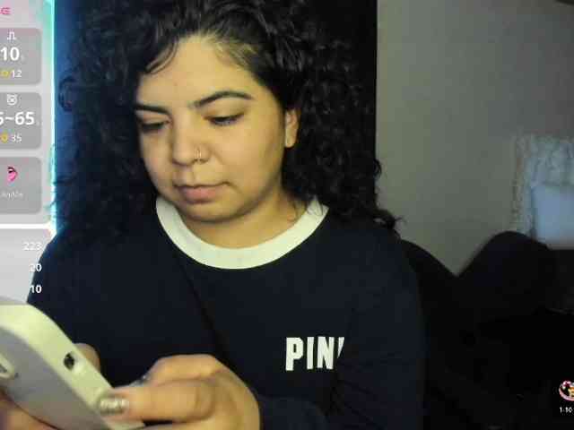 Kimmiakiss22 webcam