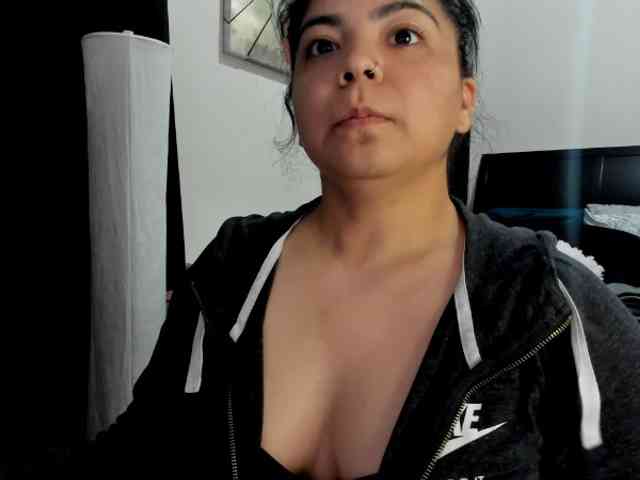 Kimmiakiss22 webcam