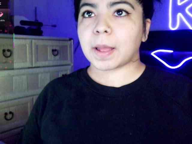 Kimmiakiss22 webcam