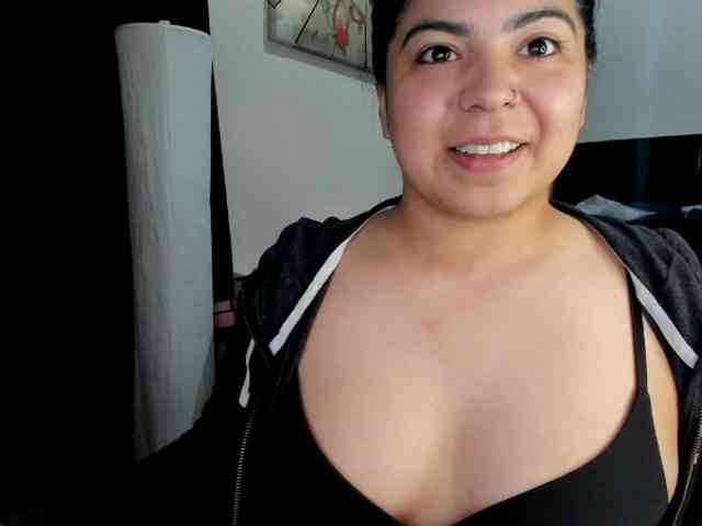 Kimmiakiss22 webcam