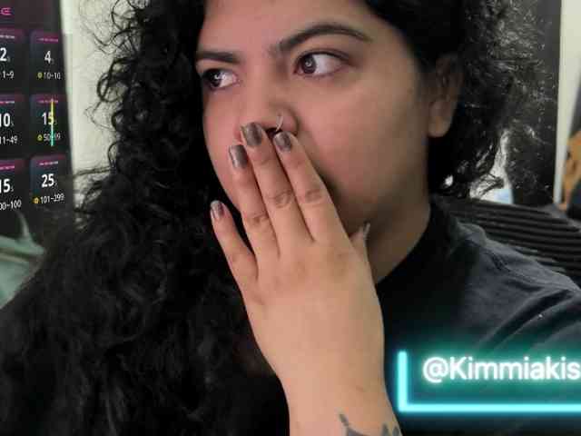 Kimmiakiss22 webcam