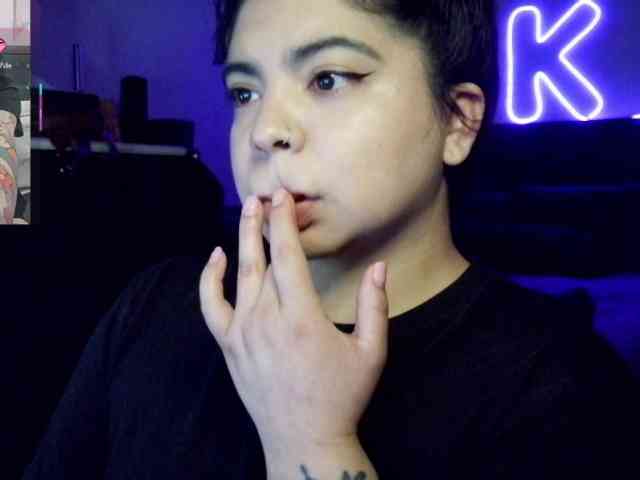 Kimmiakiss22 webcam