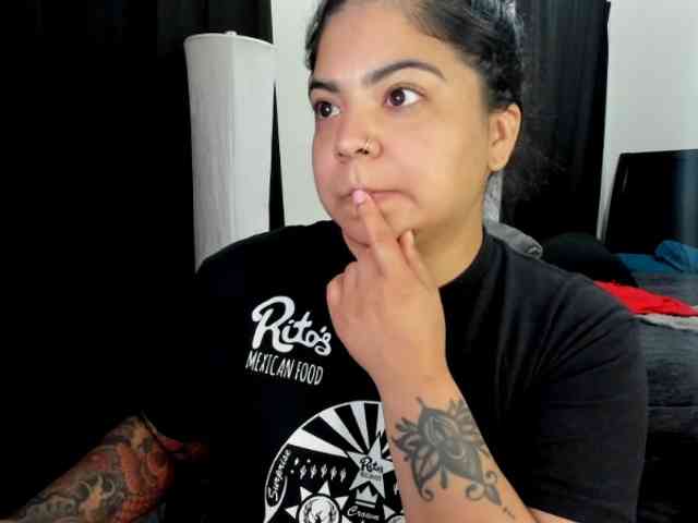 Kimmiakiss22 webcam
