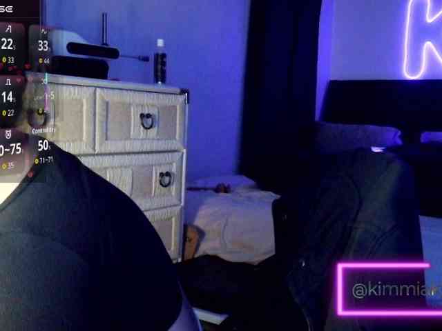 Kimmiakiss22 webcam