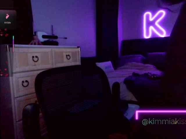 Kimmiakiss22 webcam
