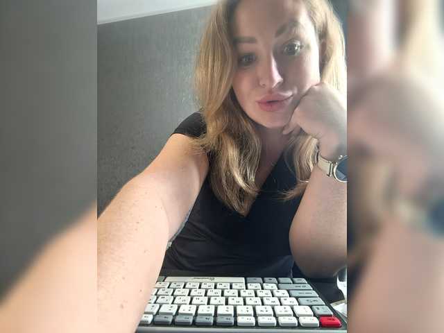 BongaCams goddesssssss is Freechat goddesssssss — @total - countdown: @sofar collected, @remain left before I'm at work now.