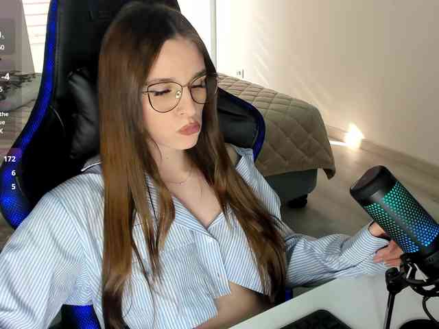 MCfly-1 Live Webcam on BongaCams