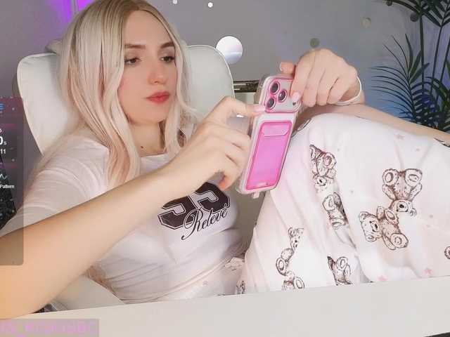 marykiskis's BongaCams show and profile