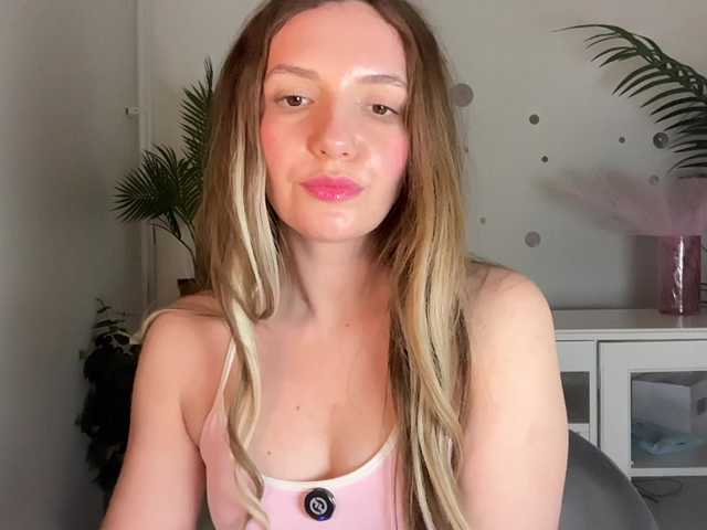 marykiskis's BongaCams show and profile