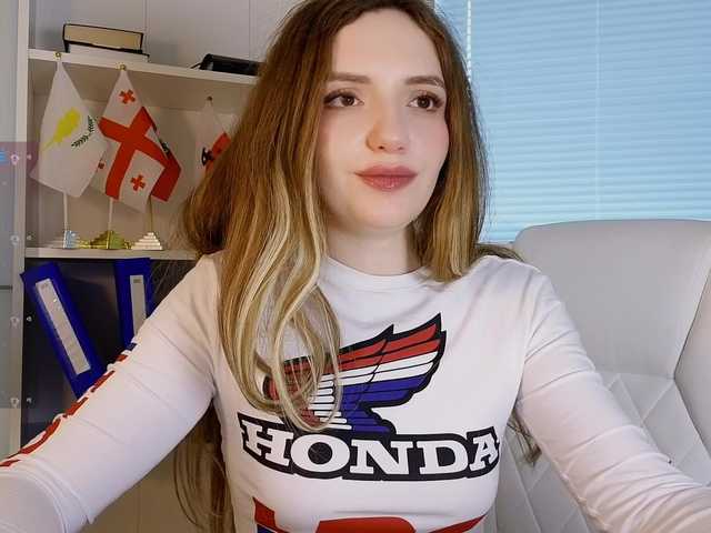 marykiskis's BongaCams show and profile