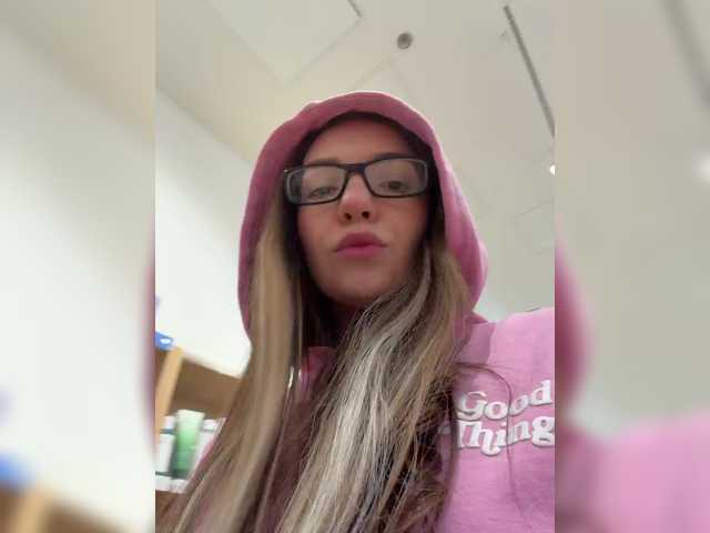 marykiskis's BongaCams show and profile