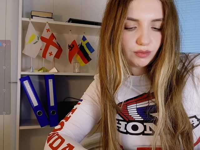 marykiskis's BongaCams show and profile