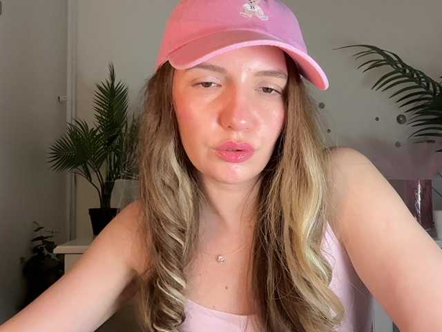 marykiskis's BongaCams show and profile