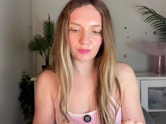 marykiskis's BongaCams show and profile