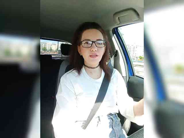 Kris_kiskis webcam