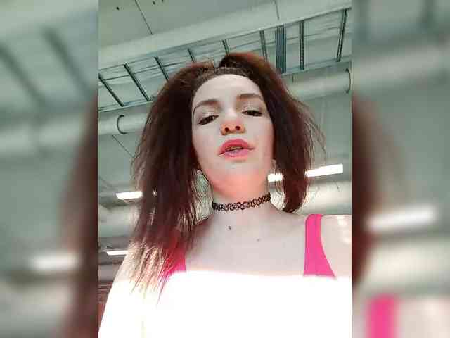 Kris_kiskis webcam