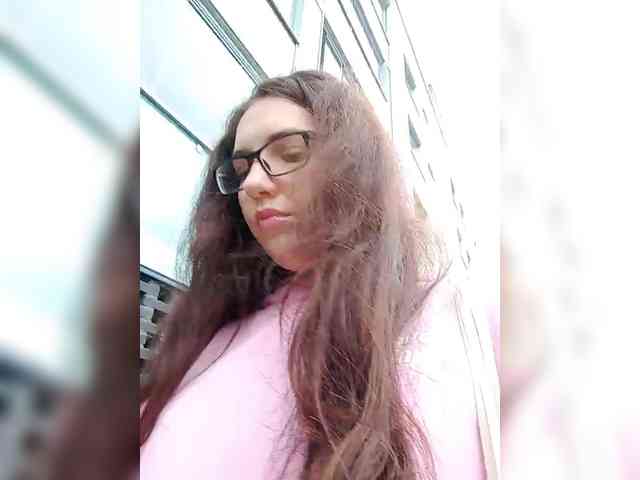 Kris_kiskis webcam