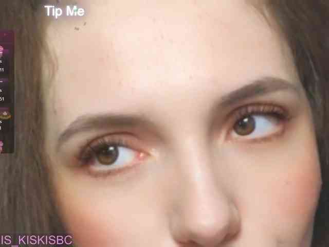 Kris_kiskis webcam