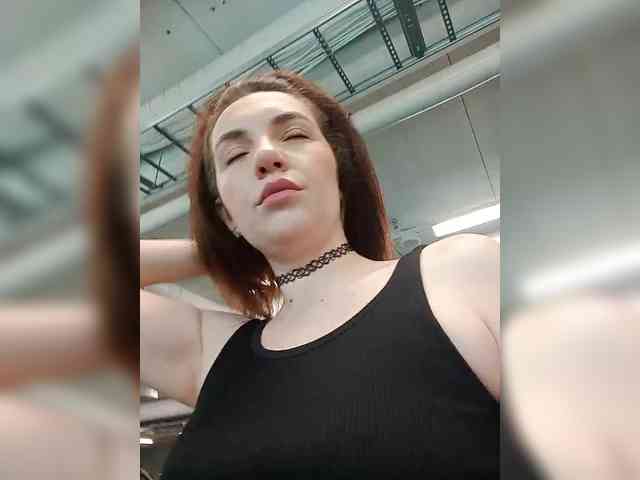 Kris_kiskis webcam