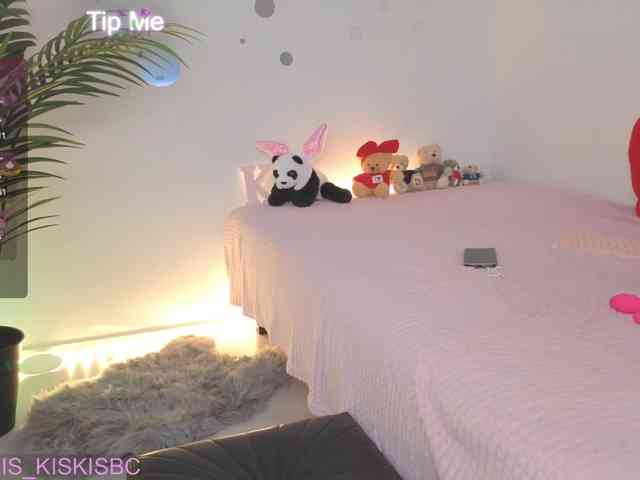 Kris_kiskis webcam